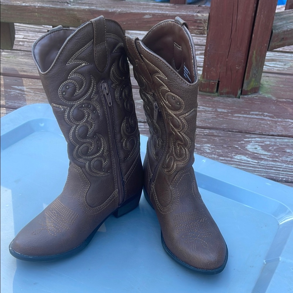 Brown Western Kids Boots from Cat& Jack never worn